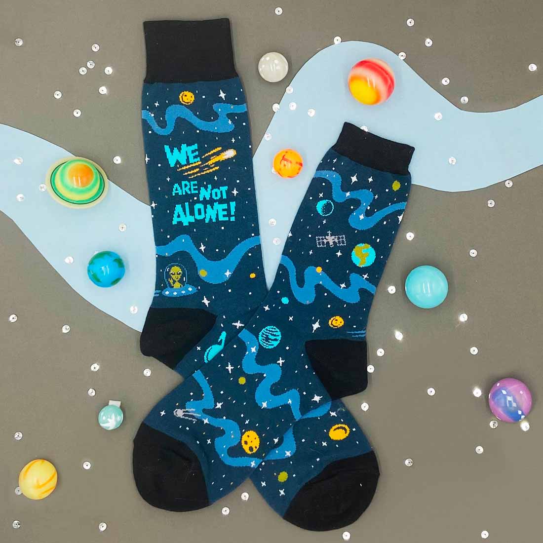 Space we are not alone Women's Socks